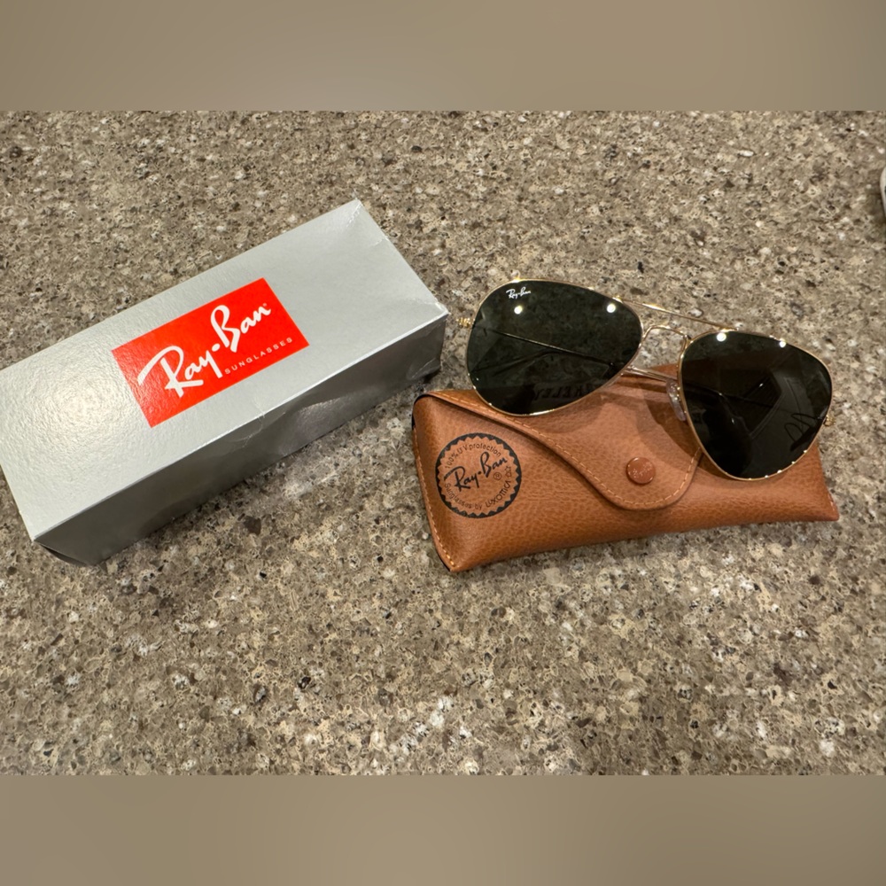 Ray-Ban Aviator Sunglasses with Case
